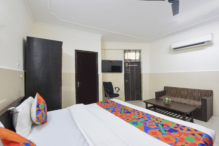 Room 4, Fabhotel Shiv Palace, Delhi