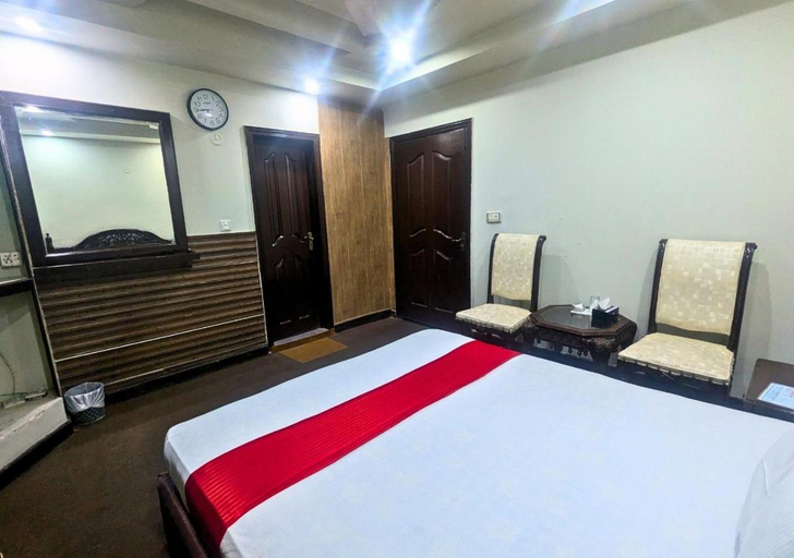 Bedroom 2, Quick Continental Hotel, Lahore