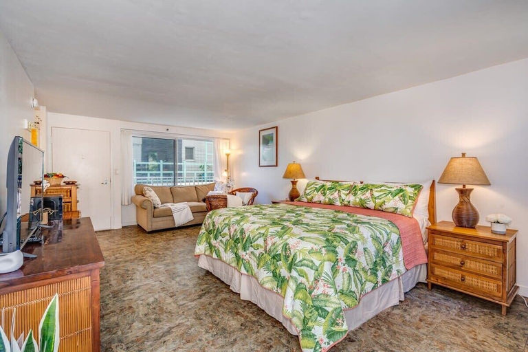 Room 4, @ Marbella Lane - Breezy Studio@diamond Head Beach Hotel, Honolulu