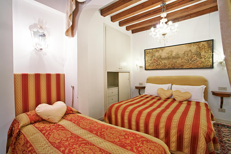 Bedroom 2, San Luca Flats, Venezia