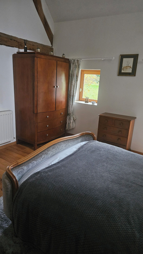 Room 4, The Lions Den - La Loge Mantilly, Orne