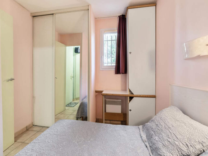 Bedroom 2, Residence La Pinede apartment, Var