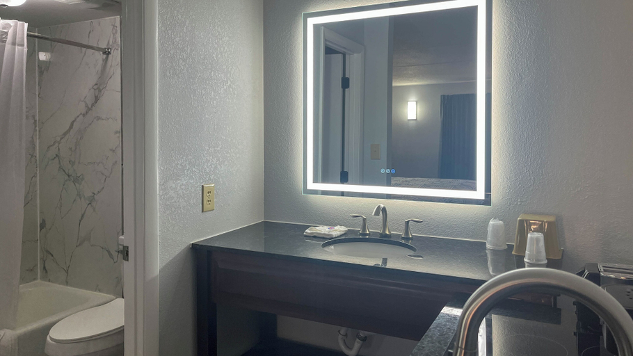 Bathroom 4, Studio 6 – Spindale, NC – Forest City, Rutherford
