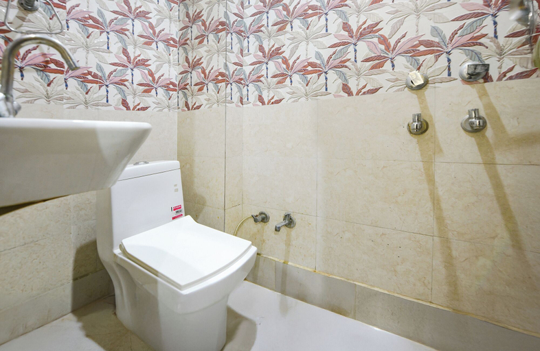 Bathroom 3, Fabhotel Sky Residency, Delhi