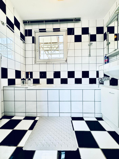 Bathroom 3, Cozy 7BR Villa Near Blumengarten, Wien