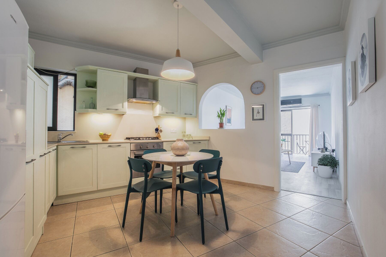 Private kitchen, Stylish 3 BR APT close to Balluta Bay, St Julian's