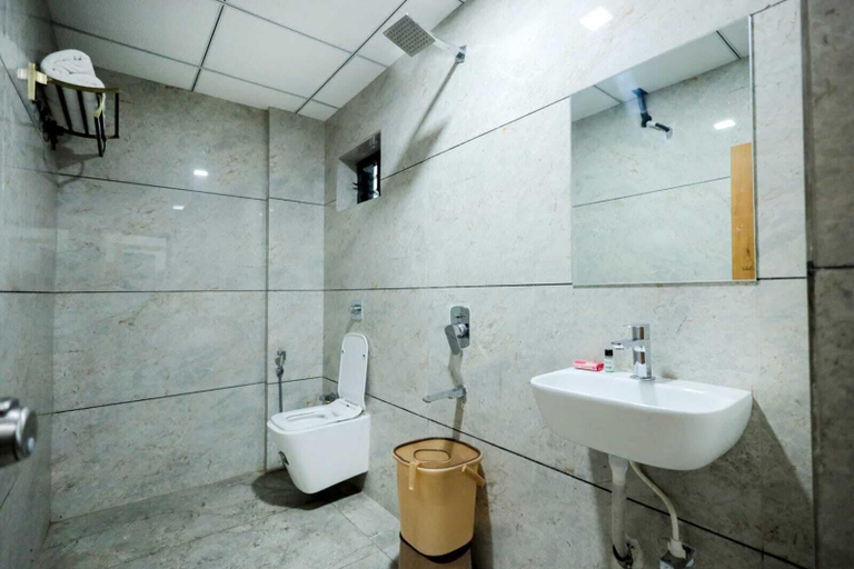 Bathroom 4, Premier Somnath, Gir Somnath