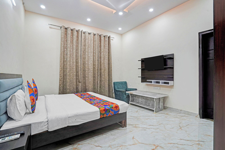 Room 2, Fabhotel Winsome Inn, Gautam Buddha Nagar