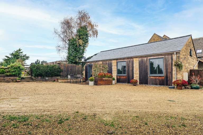 Exterior 2, Beautiful 2 Bedroom Barn in Cerney Wick, Gloucestershire