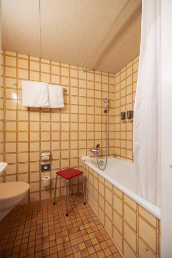 Bathroom 4, Hotel Regina, Interlaken