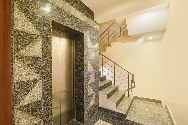 Elevator 3, FabHotel Hygge Stay, Gurgaon