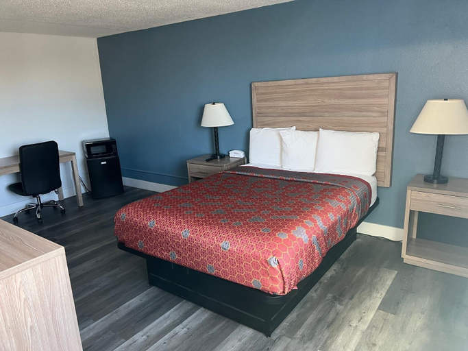 Room 4, Roseville Inn, Ramsey