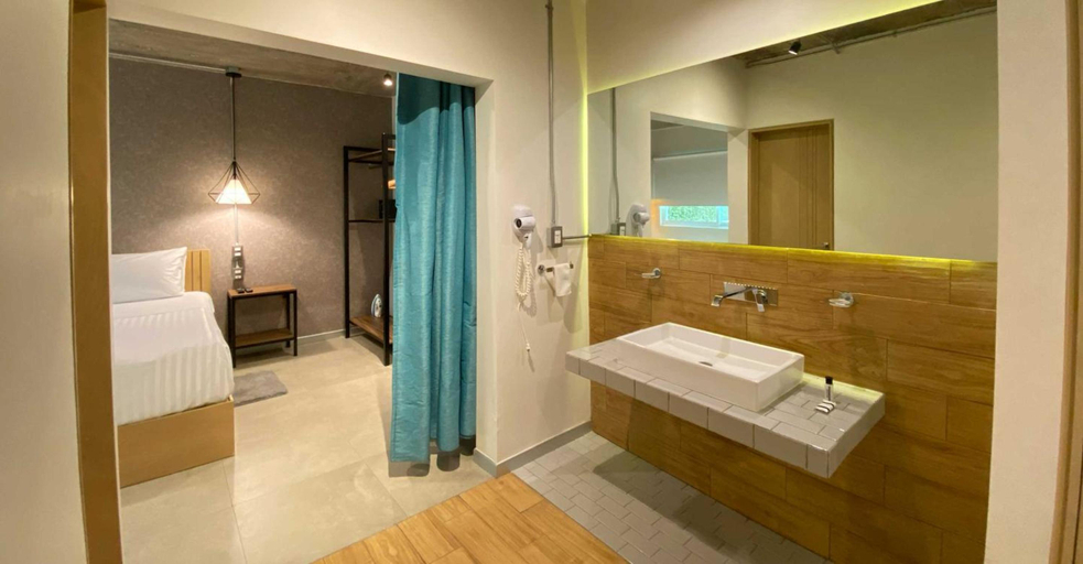 Bathroom 4, Hotel Estancias Vive Mx Wtc Cdmx Trademark By Wynd, Mexico City