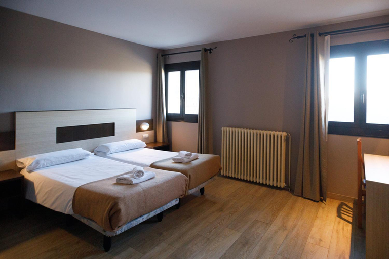 Bedroom 2, Hotel Port 1730, Lleida