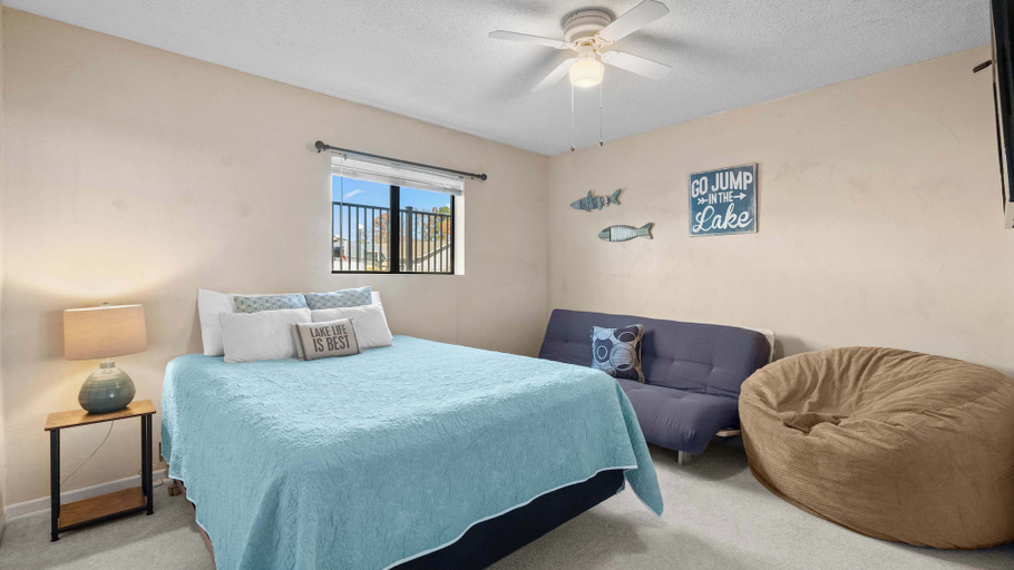 Room 5, Easy Breezy Lakefront for 6, Camden