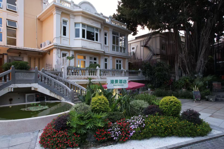 Exterior & Views
