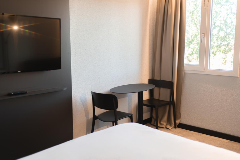 Bedroom 2, ibis Béziers Est Méditerranée, Hérault