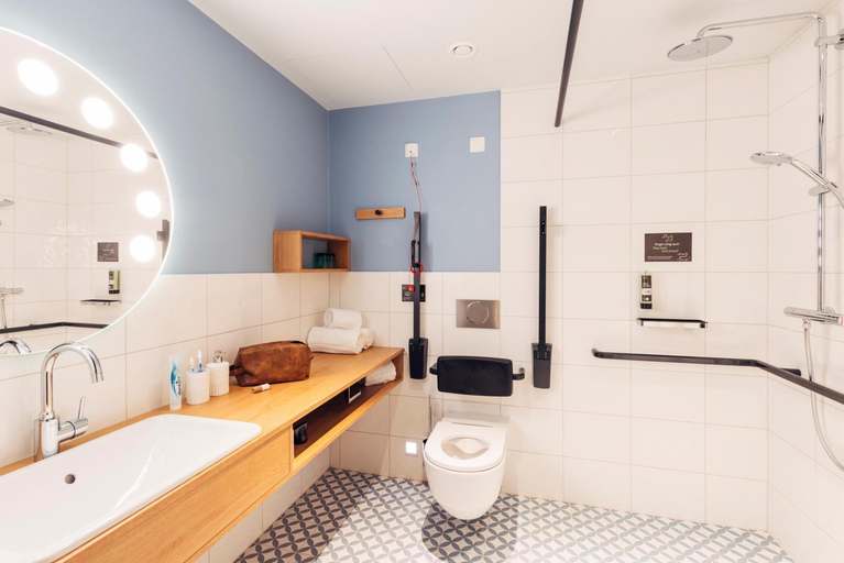 Bathroom 5, harry's home Villach hotel & apartments, Villach