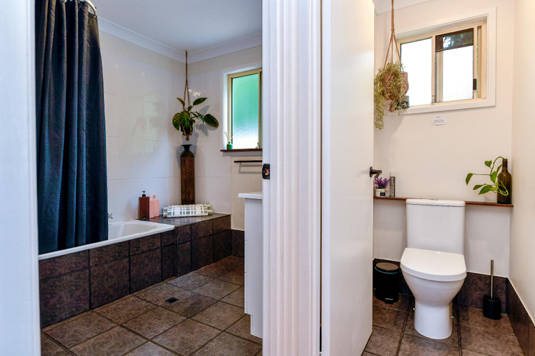 Bathroom 4, Doomben Ridge Farm House, Tamborine Mountain
