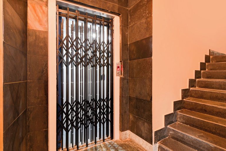 Elevator 3, Fabhotel Forreal Stays, Kolkata
