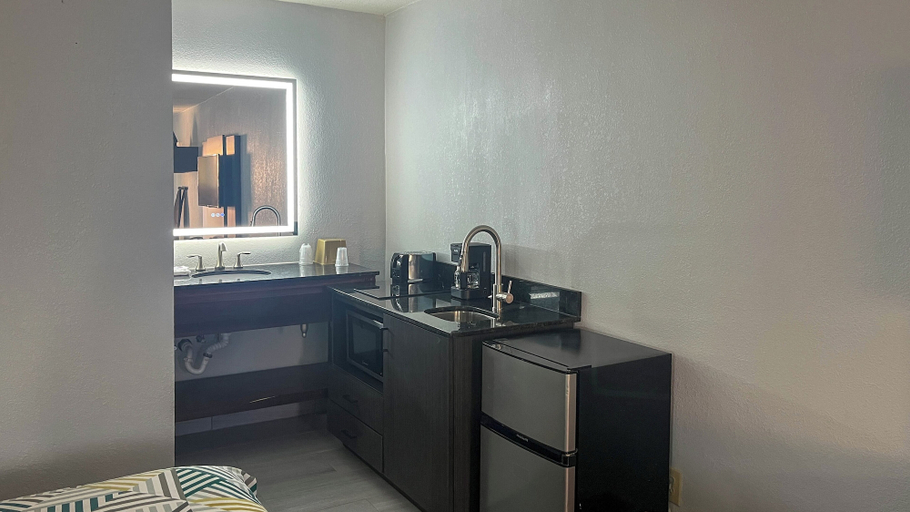 Room 2, Studio 6 – Spindale, NC – Forest City, Rutherford