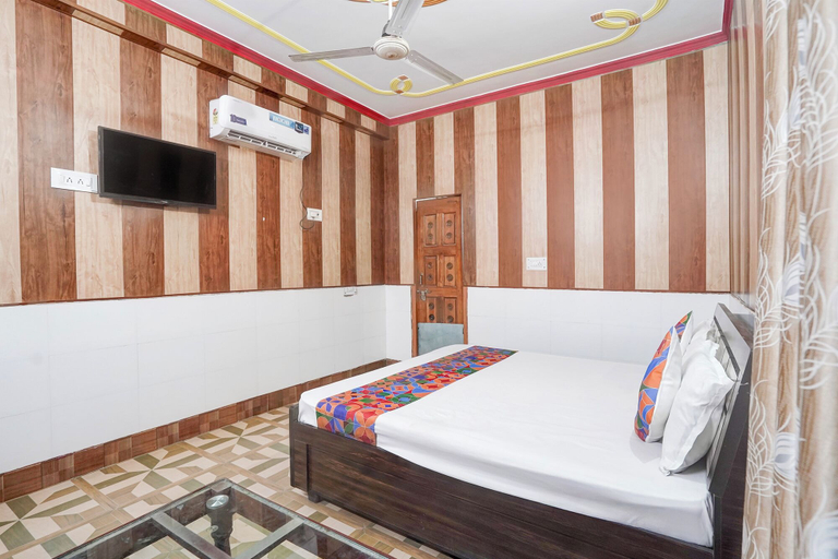 Room 2, Fabhotel Jyotish Bhawan, Faizabad
