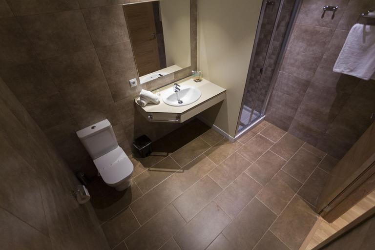 Bathroom 3, Hotel A Roldana, A Coruña