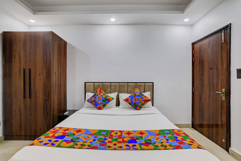 Room 2, Fabhotel Groom Room, Gautam Buddha Nagar