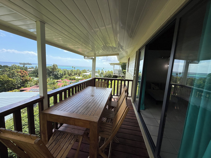 Terrace/patio 2, Luna's Home Raiatea