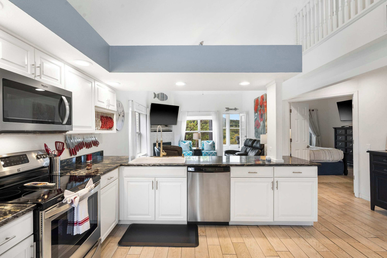 Private kitchen 3, Vacay Getaway - Condo for 8, Taney