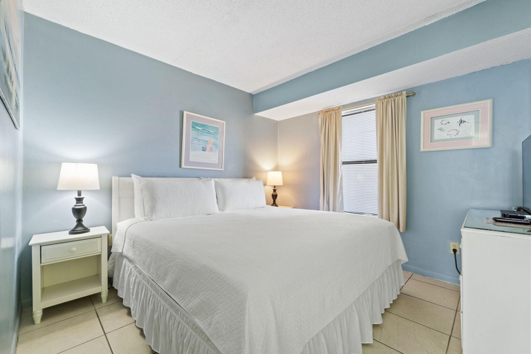 Room 3, Island Winds East Unit 704, Baldwin
