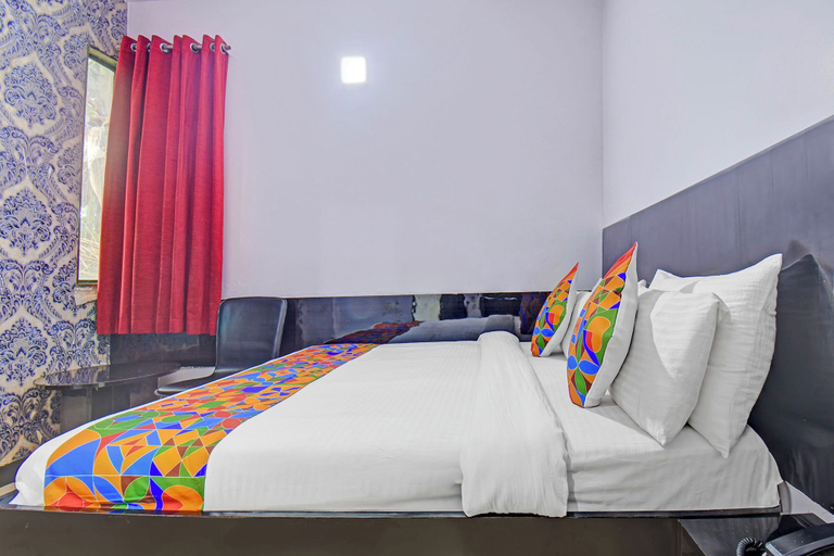 Room 5, Fabhotel Silver Star, Pune