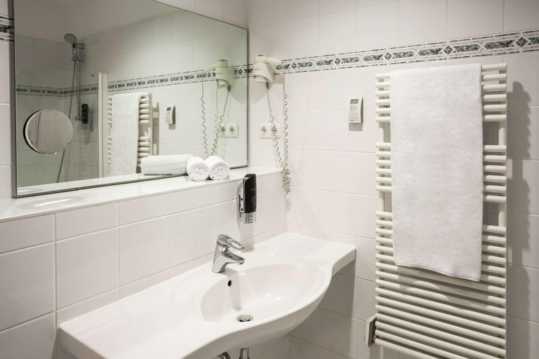 Bathroom 4, Centro National Frankfurt Trademark Collection, Frankfurt am Main