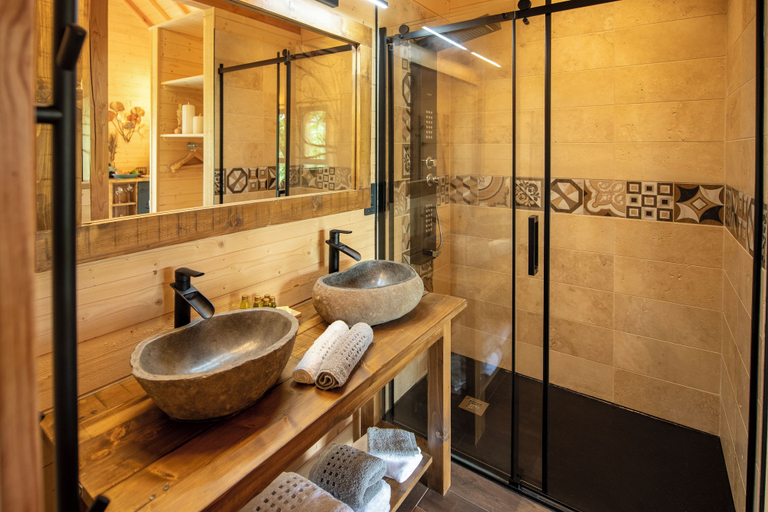 Bathroom 3, Les Lodges du Quercy, Lot