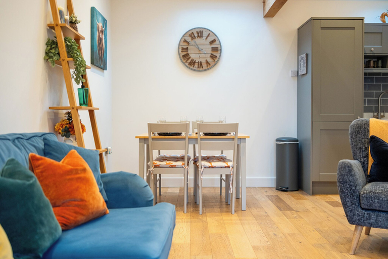 Living area 4, Beautiful 2 Bedroom Barn in Cerney Wick, Gloucestershire