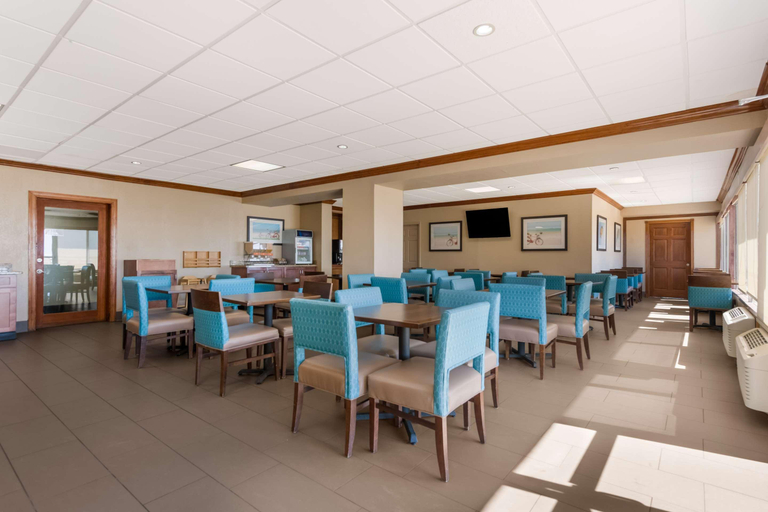 Food & Drinks 5, Comfort Inn South Oceanfront, Dare