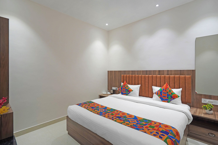 Room 5, Fabhotel Swaraj, Varanasi