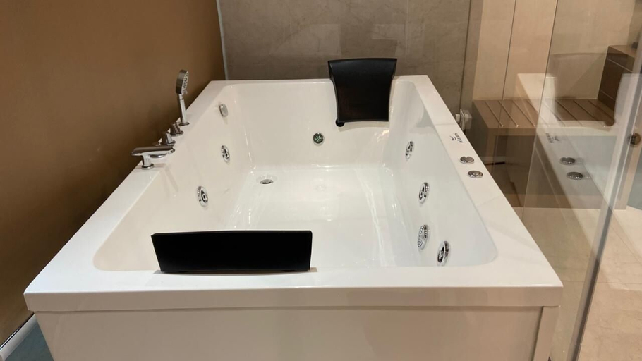 Bathroom 2, Enrise By Sayaji Chandrapur, Chandrapur