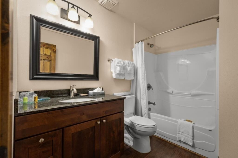Bathroom 5, Duck Inn Lodge, Flathead