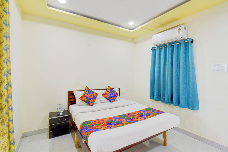 Room 2, FabHotel Royal Inn Dehu, Pune