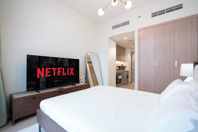 Room 5, Modern Studio in Azizi Riviera 46, Dubai