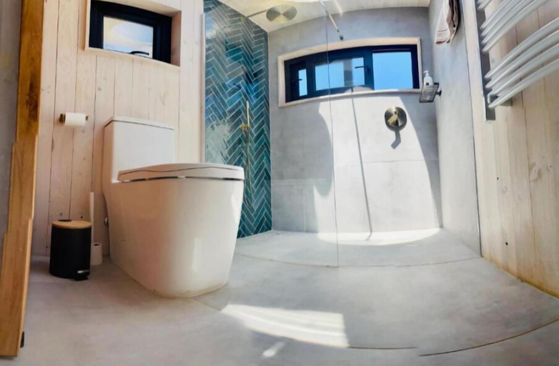 Bathroom, Chackra Centinela, Cardenal Caro