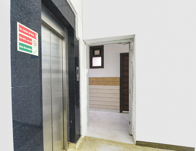 Elevator 5, Fabhotel Clayton, Delhi