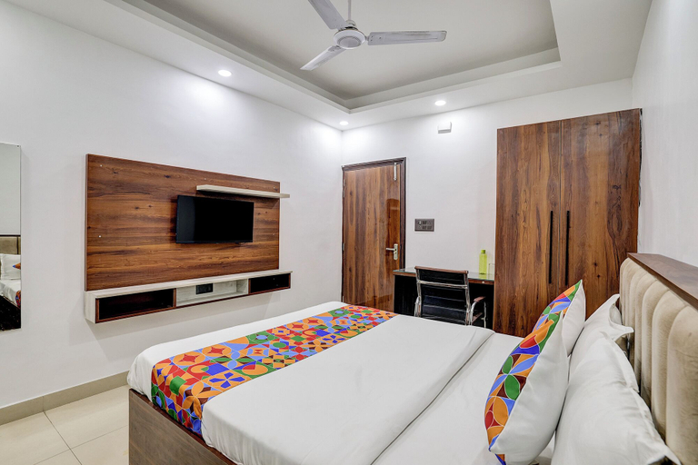 Room 4, Fabhotel Groom Room, Gautam Buddha Nagar