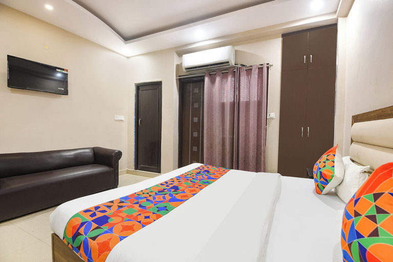 Room 2, Fabhotel Kanchan Palace, Delhi