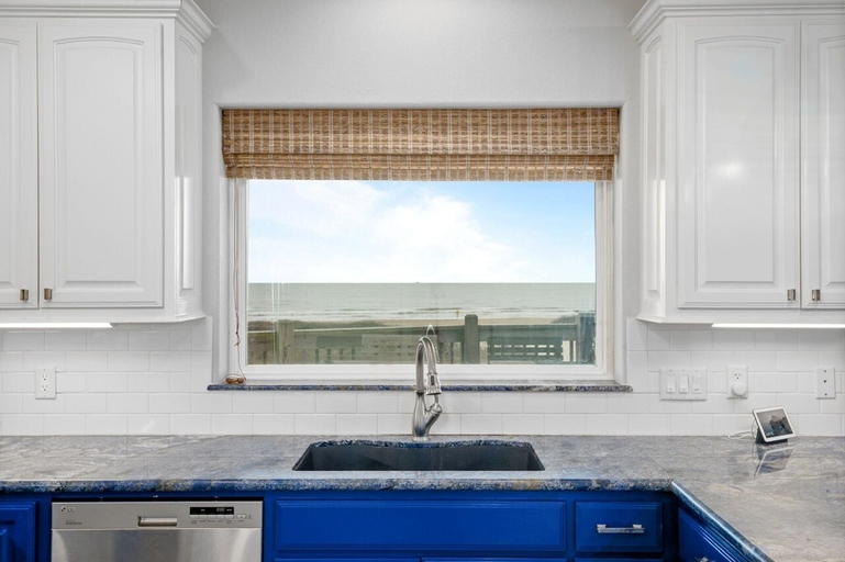 Private kitchen 2, Just One More Day 4 Bedroom Home by RedAwning, Galveston
