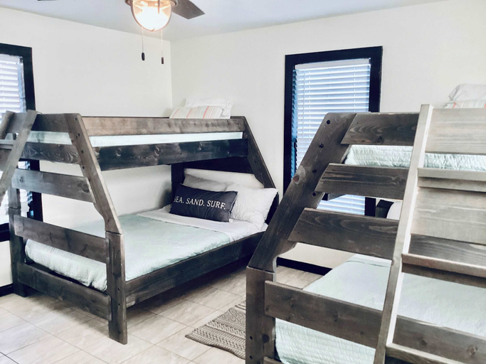 Room 4, Urban Aquarium, Home for 8, Galveston