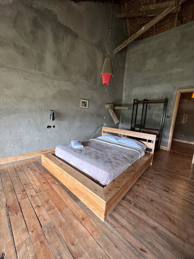 Room 4, Ole-Lekurruki Ngare Ndare, Buuri
