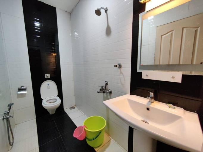 Bathroom, Hotel Mothimahal, Thrissur