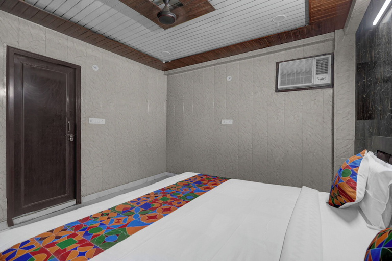 Room 4, Fabhotel Vrishti Residency, Gautam Buddha Nagar